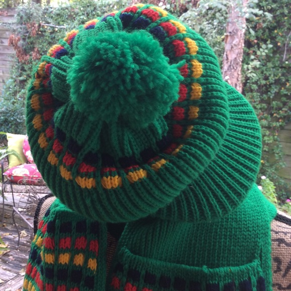 Vintage matching scarf and cap - Picture 4 of 7